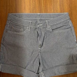 3/$15.00 Lee Riders mid-rise shorts 8
